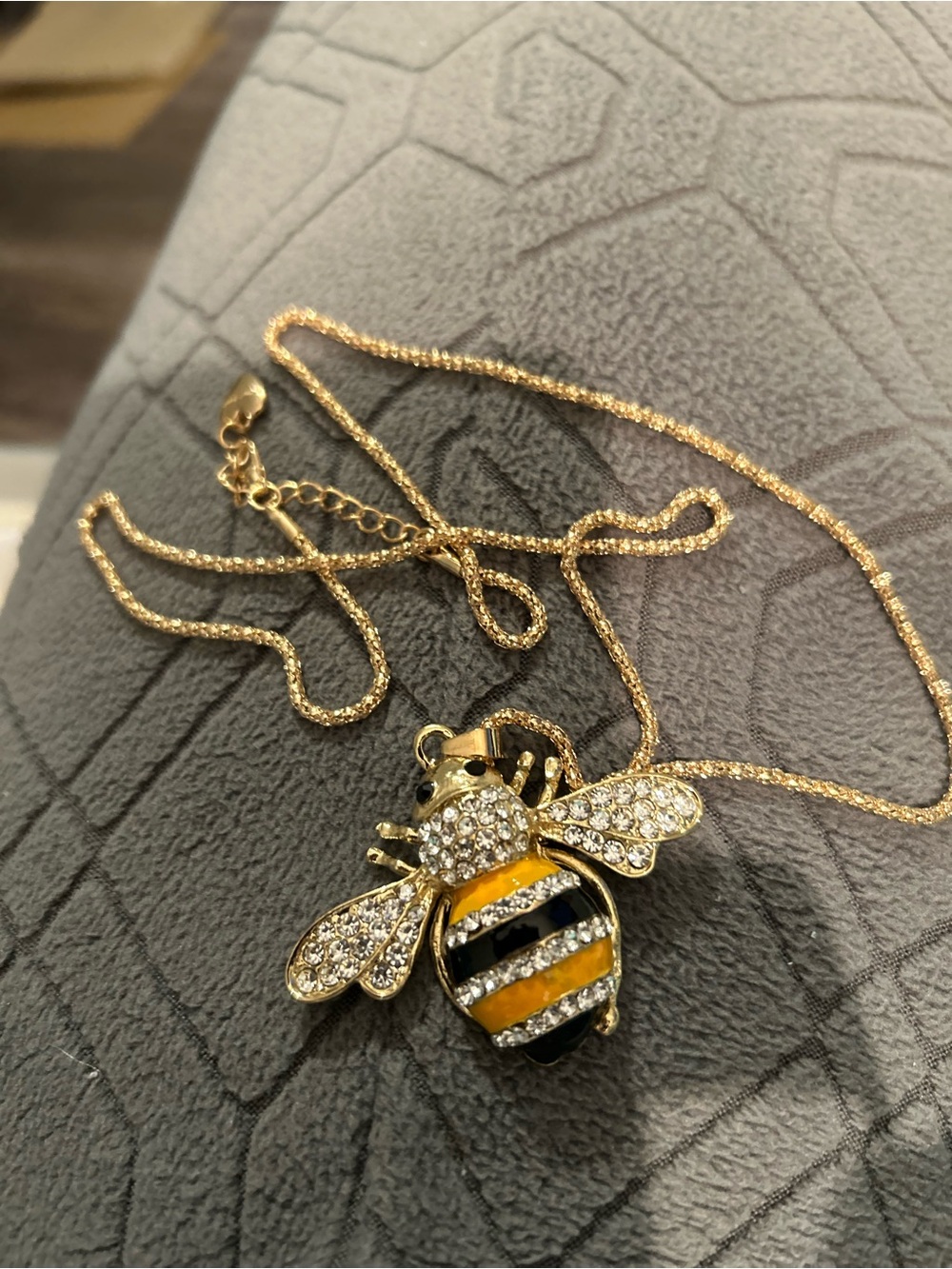 Private Label Gold Bee Pendant Necklace with Yellow and Black Enamel Dr 50
